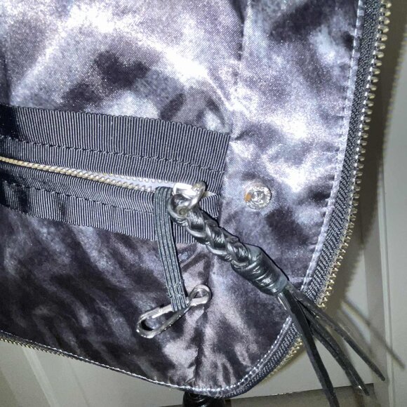 Lululemon Yoga Moto Messenger Bag Blazer Print (Black & Grey Chevron) - EUC! - Picture 15 of 15